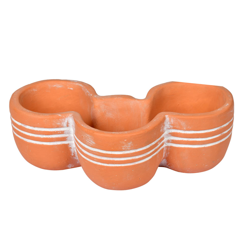 Vickerman 3.5" Brown Terracotta Triple Pot. This pot features three circular shapes that are connected. This pot is the perfect addition to any southern decor. 100% TERRA COTTA