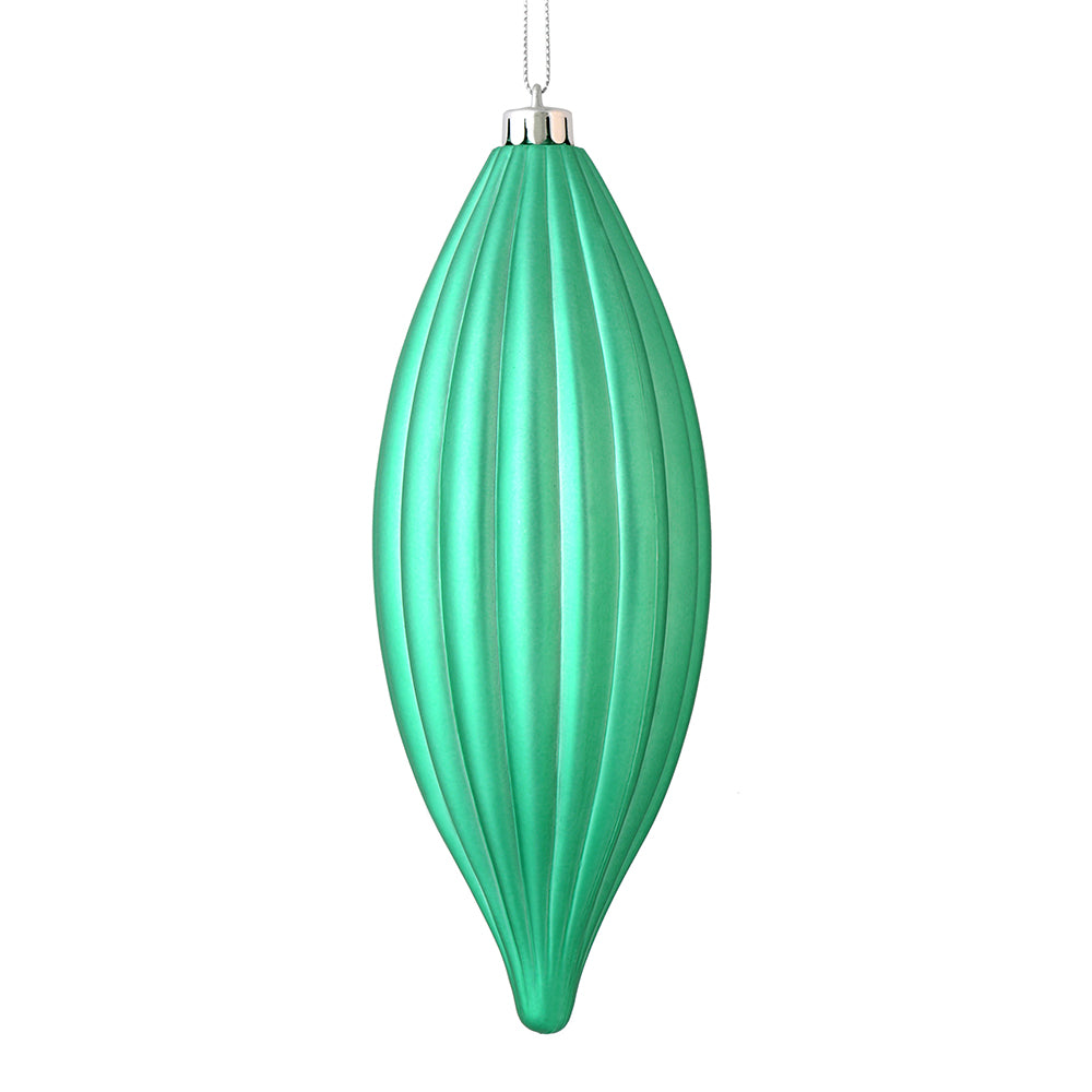 Vickerman 8" Seafoam Green Matte Line Finial 4/Bag. This ornament features a straight line design that will add texture to any holiday decorating project. Includes 4 pieces per bag.