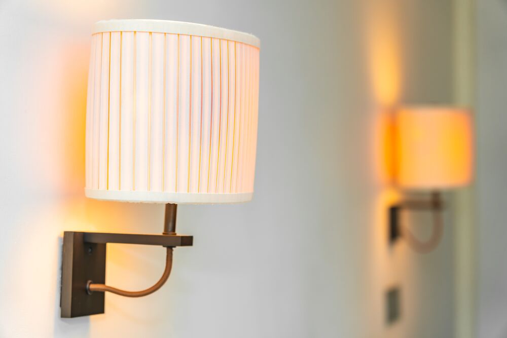 BULBRITE KRYPTON CA8 CANDELABRA SCREW (E12) 10W DIMMABLE LIGHT BULB 2700K/WARM WHITE 20PK (460310)