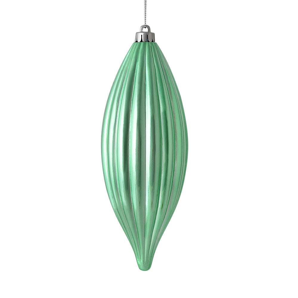 Vickerman 8" Seafoam Green Shiny Line Finial 4/Bag. This ornament features a straight line design that will add texture to any holiday decorating project. Includes 4 pieces per bag.